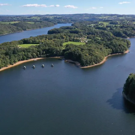Дом отдыха Gite En Bord De Lac Avec Terrasse, Jardin Clos, Activites Nautiques Et Proche Sites Touristiques - Fr-1-742-150
